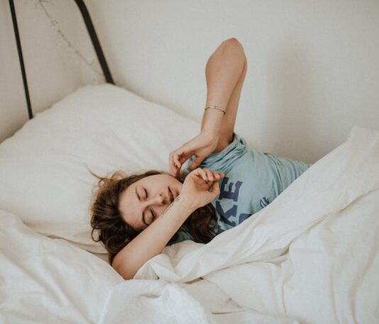 How to wake up early?